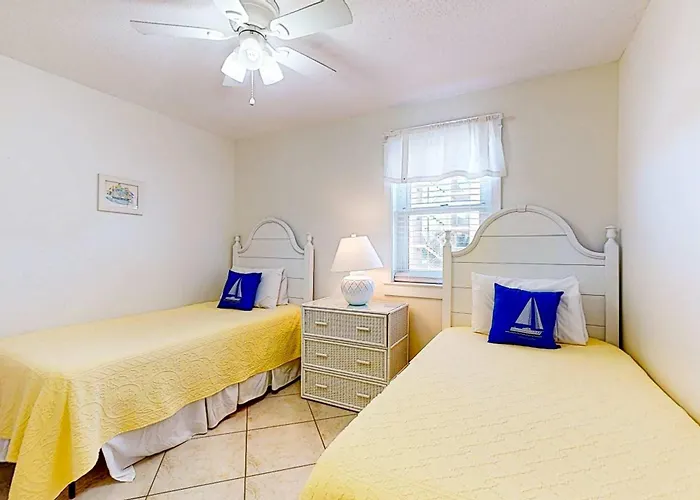 Roomy Is Located On The Second Floor Of Buena Vista An Oceanfront With A Balcony Pool Gated Access To The And Washer Dryer Holiday home